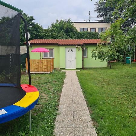 Small-Comfy Guest House In Donaustadt Garden - Not Shared! 비엔나 외부 사진