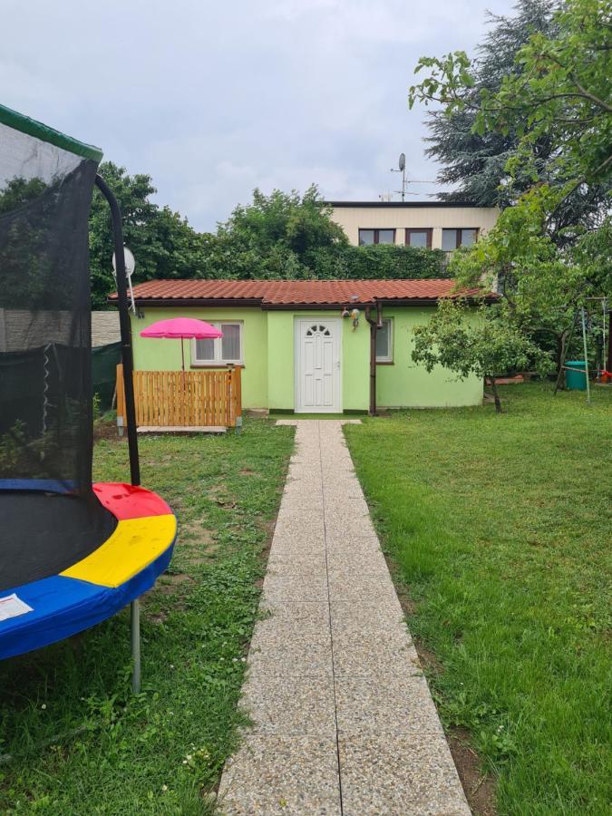 Small-Comfy Guest House In Donaustadt Garden - Not Shared! 비엔나 외부 사진