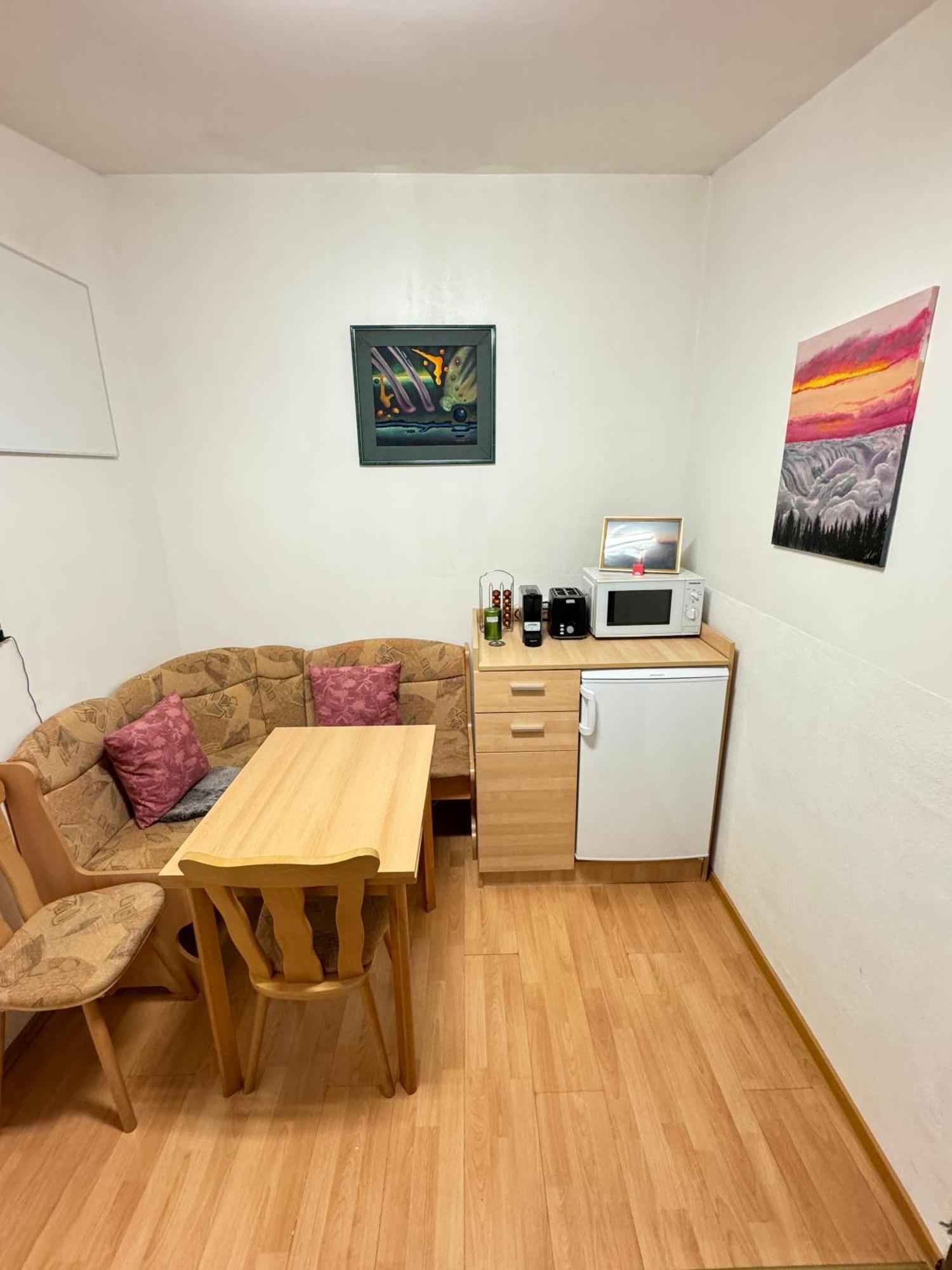 Small-Comfy Guest House In Donaustadt Garden - Not Shared! 비엔나 외부 사진